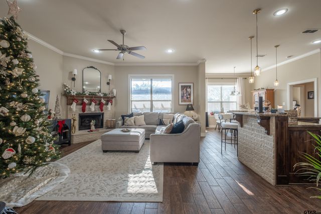 207 Bedford Place, Bullard, TX 75757