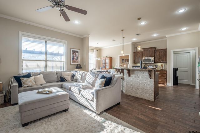 207 Bedford Place, Bullard, TX 75757