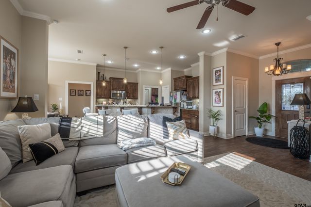 207 Bedford Place, Bullard, TX 75757