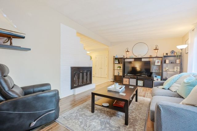 11 Edith Road, Framingham, MA 01701