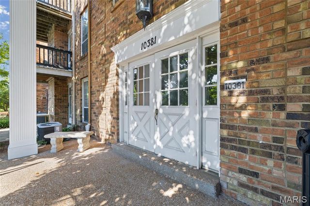 10381 Oxford Hill Drive 1, St Louis, MO 63146