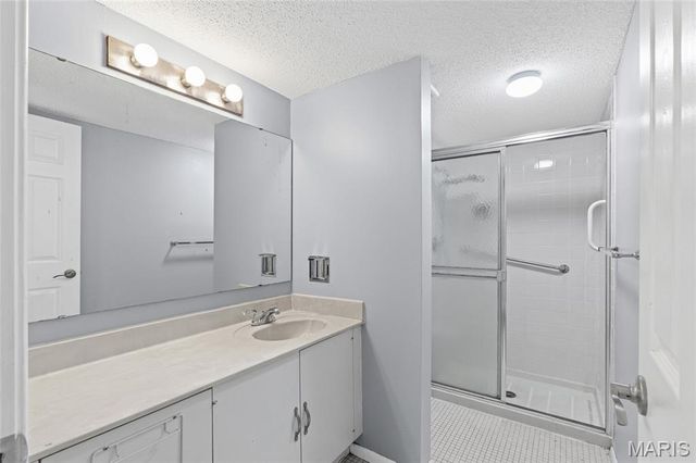 10381 Oxford Hill Drive 1, St Louis, MO 63146