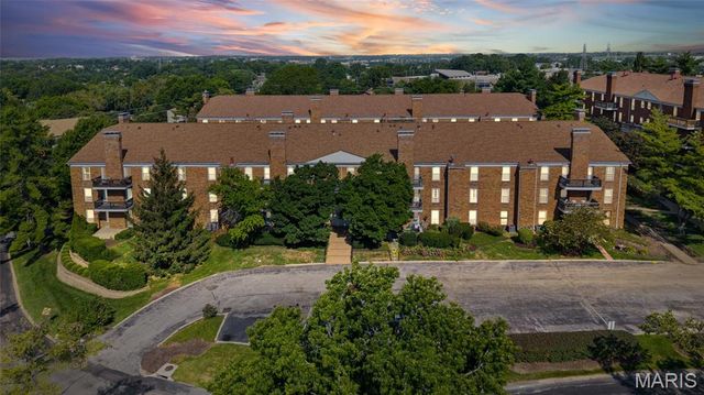 10381 Oxford Hill Drive 1, St Louis, MO 63146