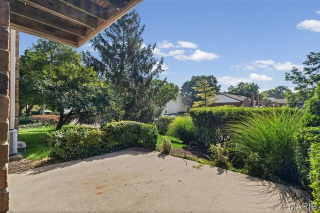 10381 Oxford Hill Drive 1, St Louis, MO 63146