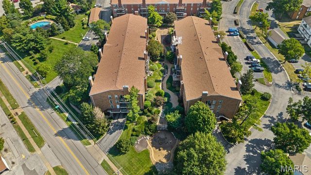 10381 Oxford Hill Drive 1, St Louis, MO 63146