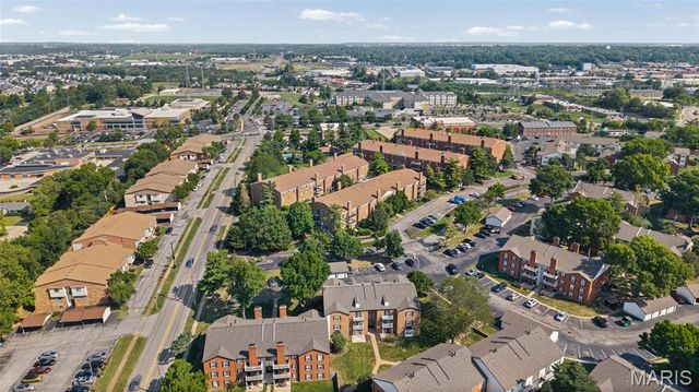 10381 Oxford Hill Drive 1, St Louis, MO 63146