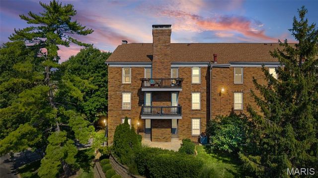 10381 Oxford Hill Drive 1, St Louis, MO 63146