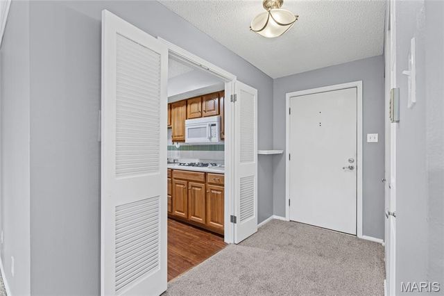 10381 Oxford Hill Drive 1, St Louis, MO 63146