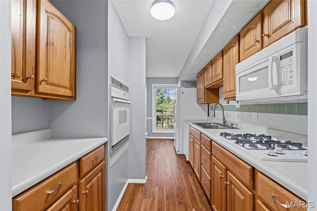 10381 Oxford Hill Drive 1, St Louis, MO 63146