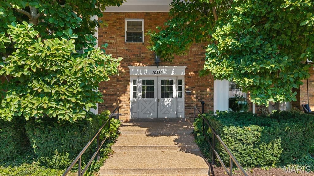 10381 Oxford Hill Drive 1, St Louis, MO 63146