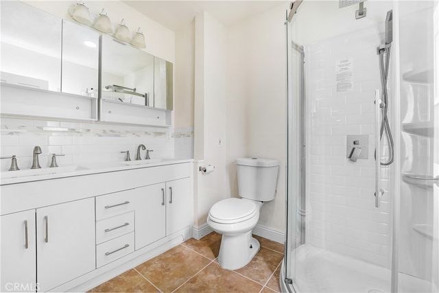 750 W 118th, Los Angeles, CA 90044