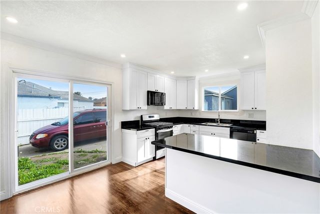 750 W 118th, Los Angeles, CA 90044