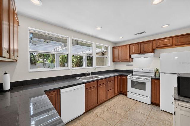 2732 NEWARK WAY, Orlando, FL 32803