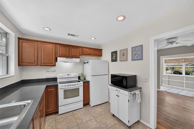 2732 NEWARK WAY, Orlando, FL 32803