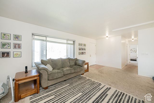 5304 S 3100 W, Roy, UT 84067