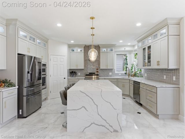 7219 Vista Drive, Shelby Charter Township, MI 48316