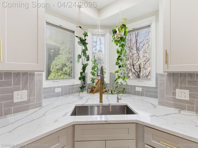 7219 Vista Drive, Shelby Charter Township, MI 48316