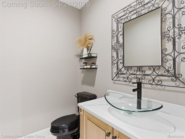 7219 Vista Drive, Shelby Charter Township, MI 48316