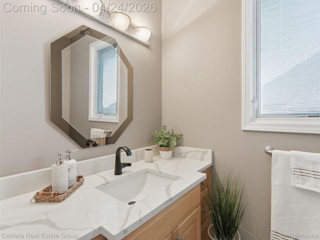 7219 Vista Drive, Shelby Charter Township, MI 48316