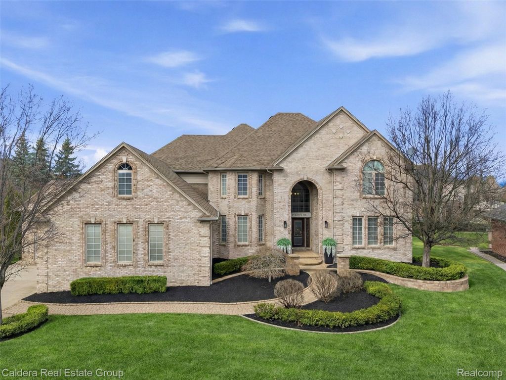 7219 Vista Drive, Shelby Charter Township, MI 48316