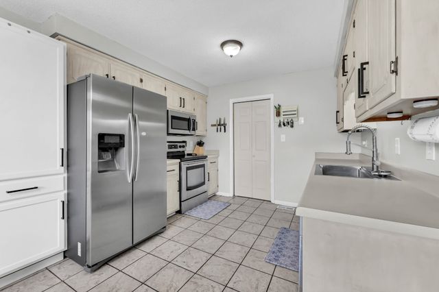 1760 Butternut Dr, Clarksville, TN 37042