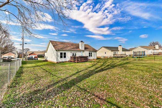 1760 Butternut Dr, Clarksville, TN 37042