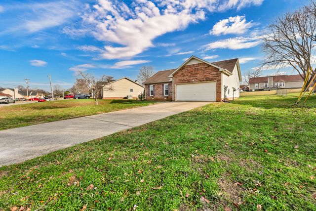 1760 Butternut Dr, Clarksville, TN 37042