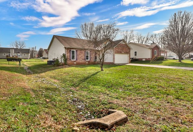 1760 Butternut Dr, Clarksville, TN 37042
