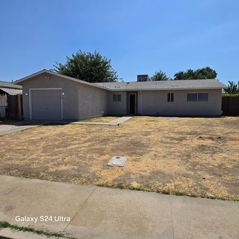 Image 1 of property listing at 27148 Stanford Avenue, Madera, CA 93637