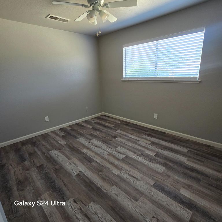 Image 11 of property listing at 27148 Stanford Avenue, Madera, CA 93637