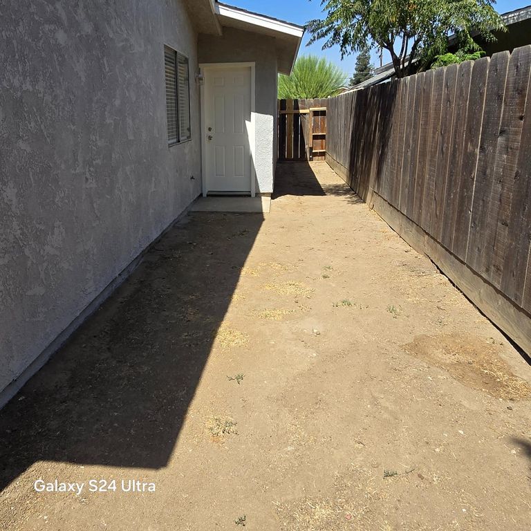 Image 14 of property listing at 27148 Stanford Avenue, Madera, CA 93637