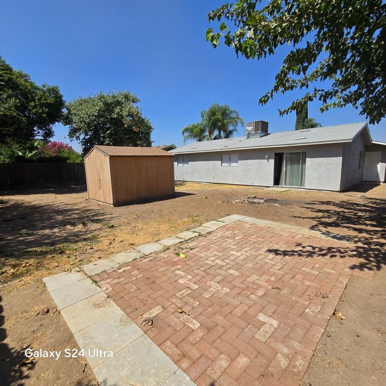 Image 15 of property listing at 27148 Stanford Avenue, Madera, CA 93637