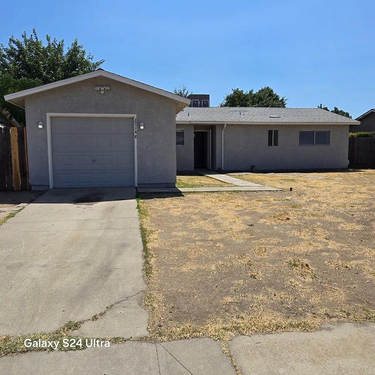 Image 2 of property listing at 27148 Stanford Avenue, Madera, CA 93637