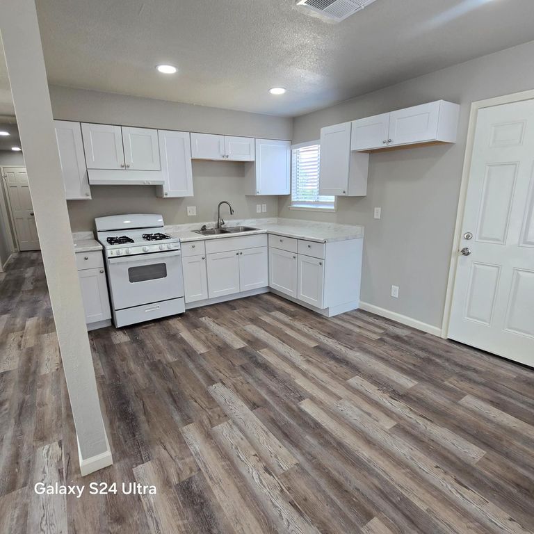 Image 6 of property listing at 27148 Stanford Avenue, Madera, CA 93637