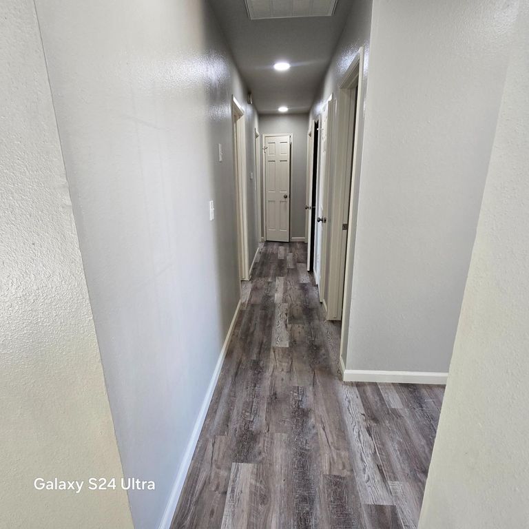 Image 7 of property listing at 27148 Stanford Avenue, Madera, CA 93637