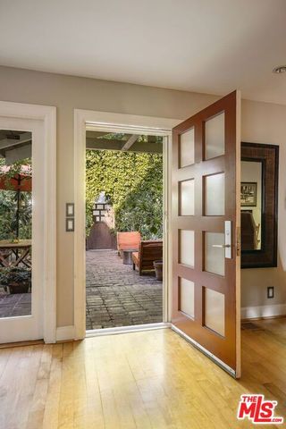 2536 Beverley Avenue, Santa Monica, CA 90405