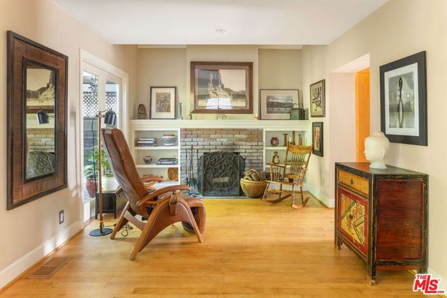 2536 Beverley Avenue, Santa Monica, CA 90405