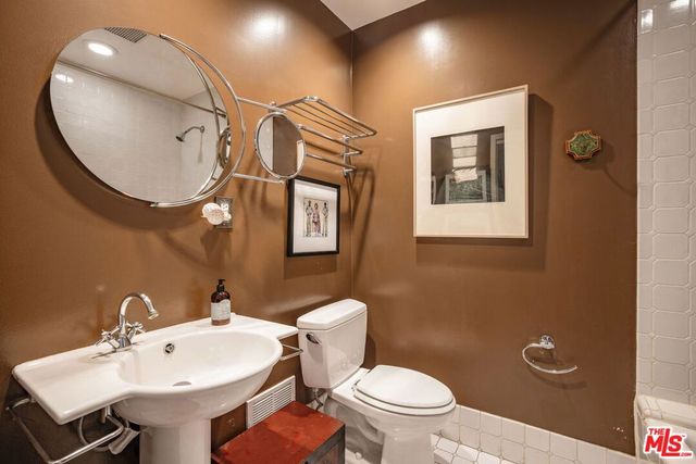 2536 Beverley Avenue, Santa Monica, CA 90405