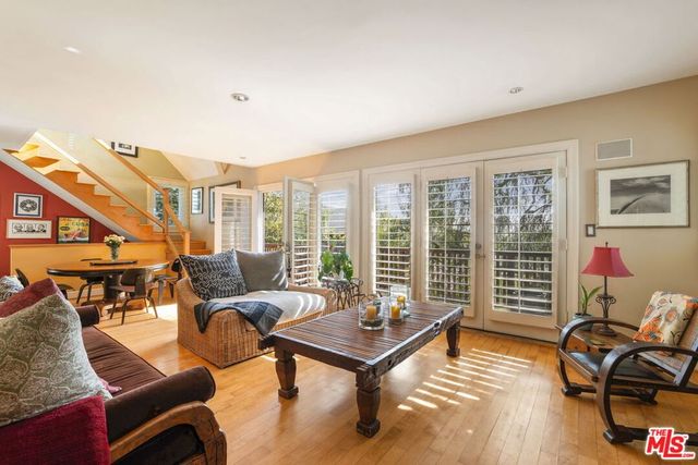 2536 Beverley Avenue, Santa Monica, CA 90405