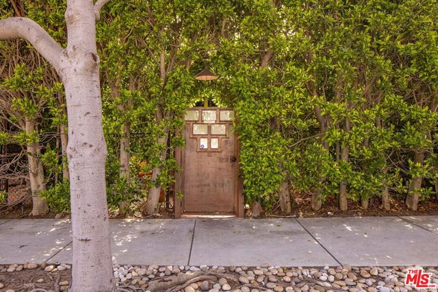 2536 Beverley Avenue, Santa Monica, CA 90405