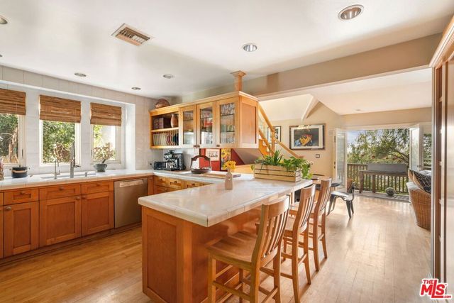 2536 Beverley Avenue, Santa Monica, CA 90405