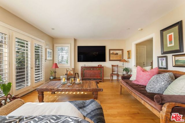 2536 Beverley Avenue, Santa Monica, CA 90405