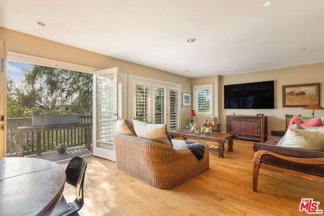 2536 Beverley Avenue, Santa Monica, CA 90405