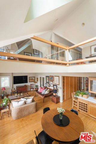 2536 Beverley Avenue, Santa Monica, CA 90405