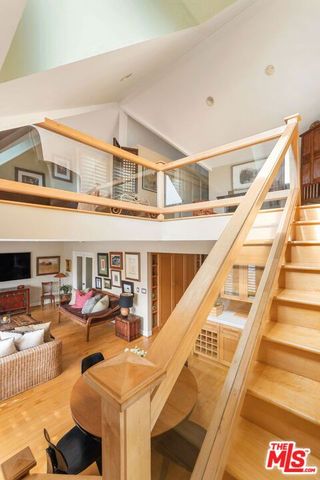 2536 Beverley Avenue, Santa Monica, CA 90405