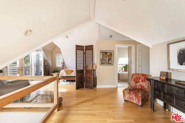 2536 Beverley Avenue, Santa Monica, CA 90405