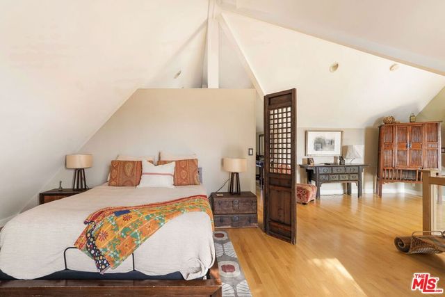 2536 Beverley Avenue, Santa Monica, CA 90405