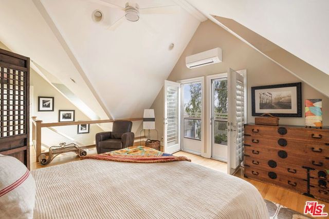 2536 Beverley Avenue, Santa Monica, CA 90405