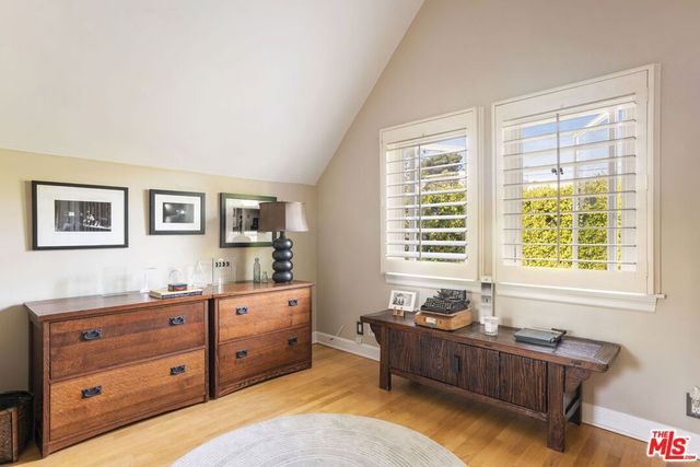 2536 Beverley Avenue, Santa Monica, CA 90405