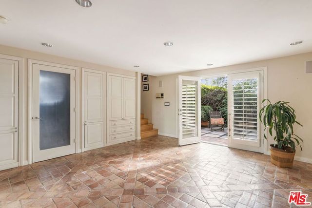 2536 Beverley Avenue, Santa Monica, CA 90405